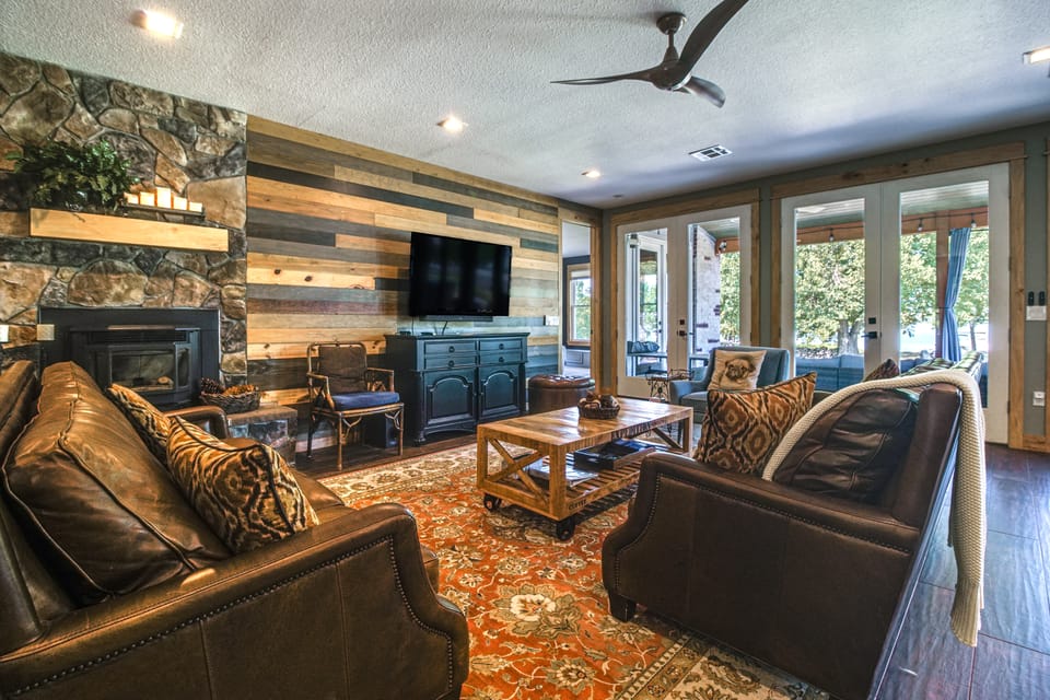 Hot Tub, Game Room & More! Lakefront Home in Afton House in Oklahoma