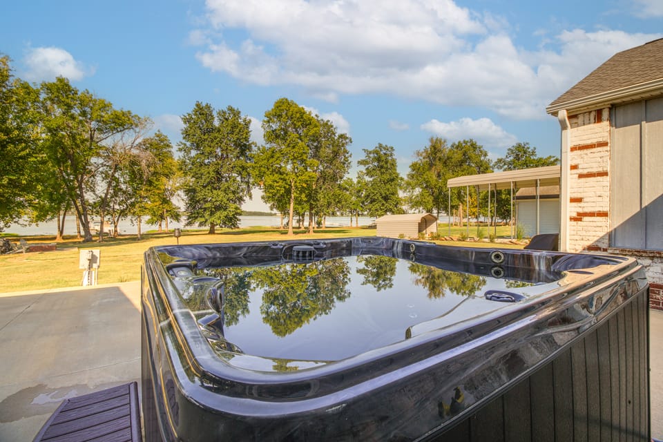 Hot Tub, Game Room & More! Lakefront Home in Afton House in Oklahoma