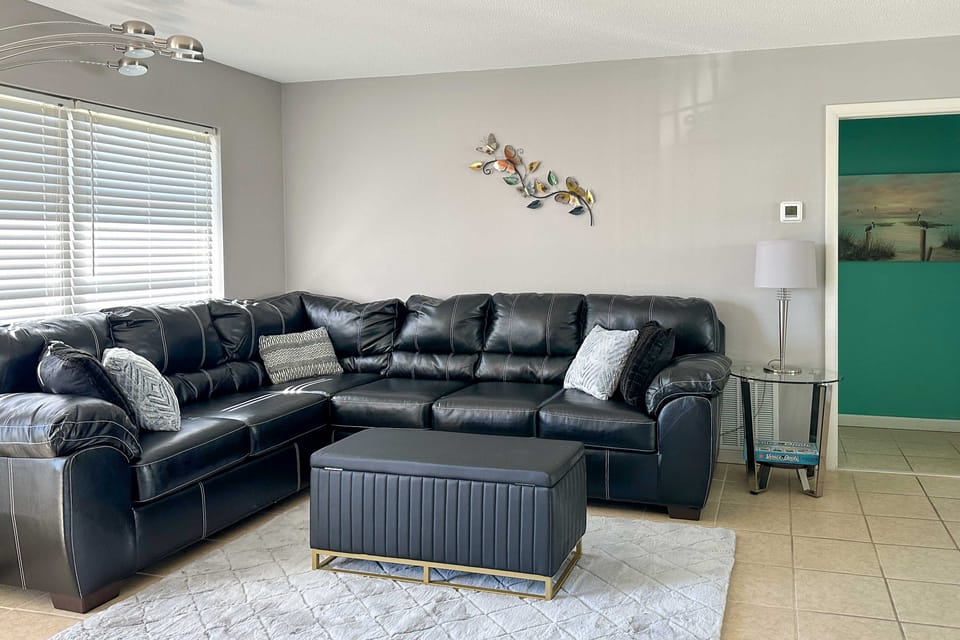 Quiet Venice Retreat with Private Lanai & Pool! House in South Venice