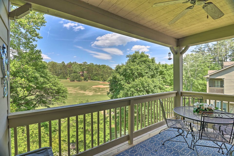 Indoor Pool & Golf Course Views: Lake Lure Condo! Apartment in Lake Lure