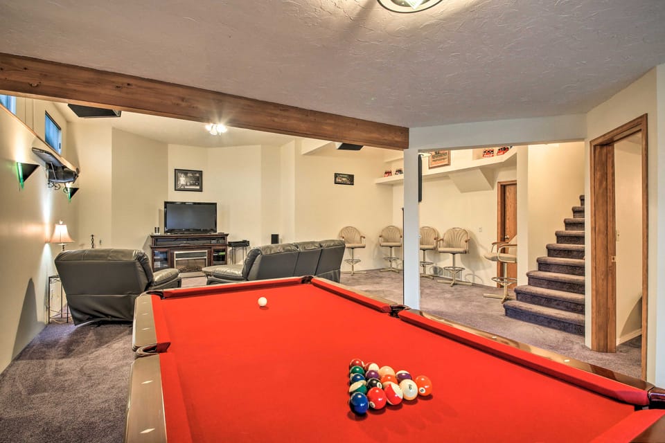 Grand Getaway w/ Hot Tub in Spokane Valley! House in Spokane Valley