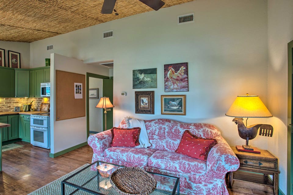 Quaint Countryside Casita: 45 Mi to Ft. Worth Cottage in Texas