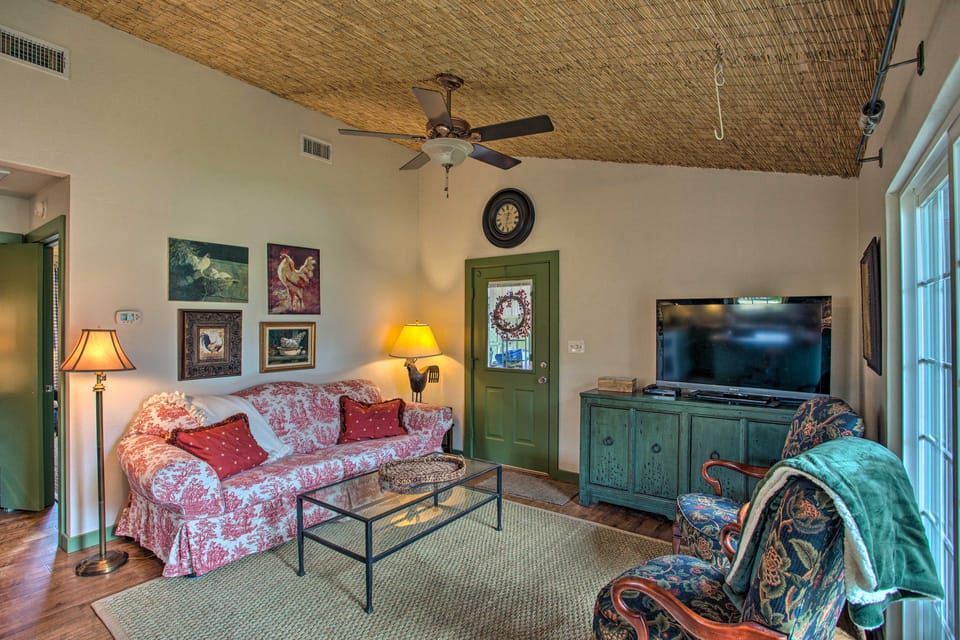 Quaint Countryside Casita: 45 Mi to Ft. Worth Cottage in Texas