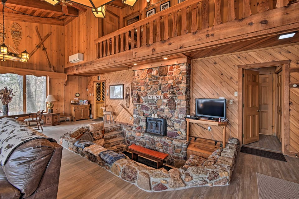 ‘Eagles Nest’ - Baraboo Cabin on Wisconsin River! House in Wisconsin