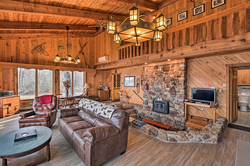 ‘Eagles Nest’ - Baraboo Cabin on Wisconsin River! House in Wisconsin