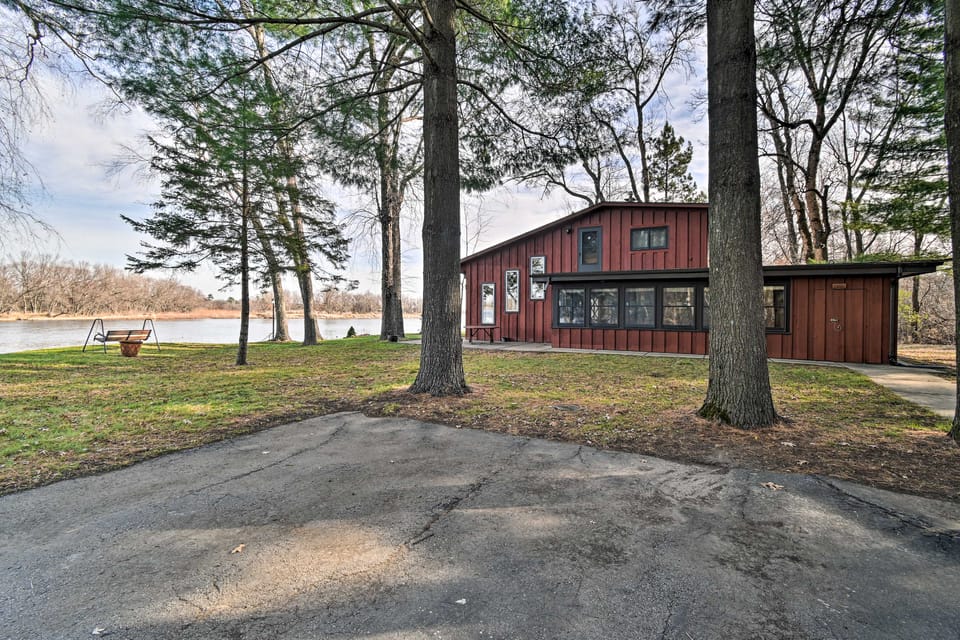 ‘Eagles Nest’ - Baraboo Cabin on Wisconsin River! House in Wisconsin
