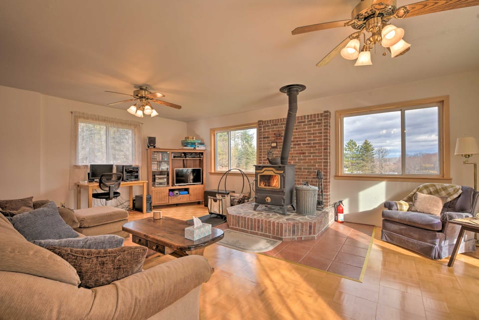 Private Hot Tub & Fireplace: Poconos Home! House in Pennsylvania