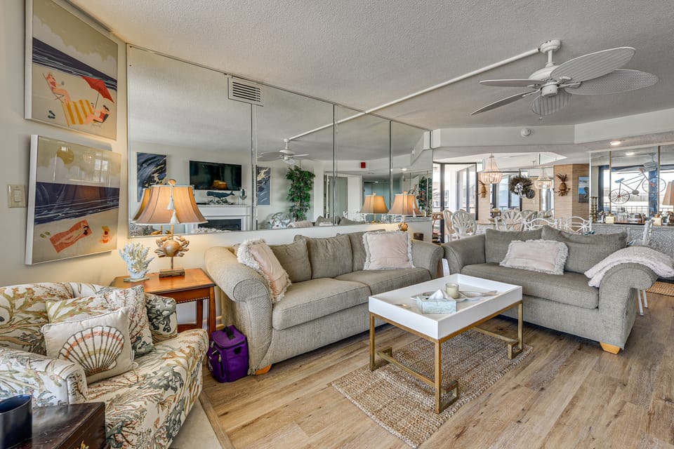 Beautiful Oceanfront Maisons-sur-Mer on Shore Dr Apartment in South Carolina