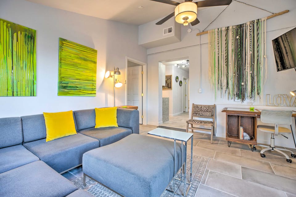 11 Mi to Dtwn Phoenix! Mtn-View Retreat w/ Hot Tub House in Laveen Village