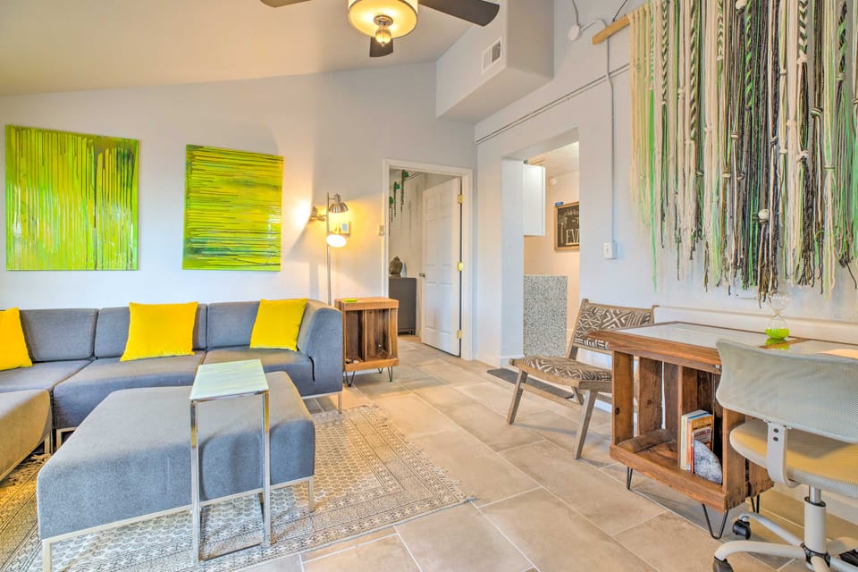 11 Mi to Dtwn Phoenix! Mtn-View Retreat w/ Hot Tub House in Laveen Village