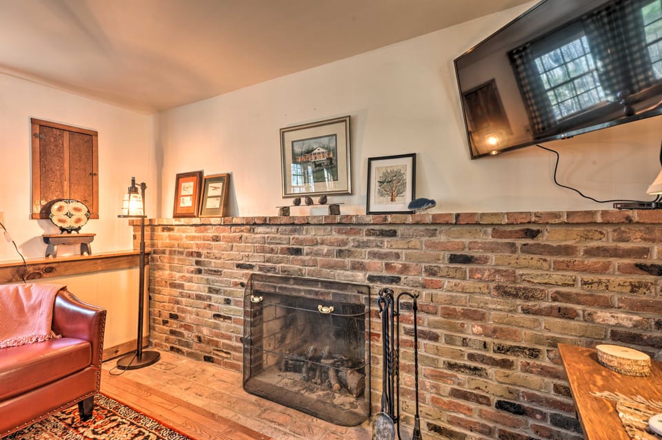 Berkeley Springs Haven w/ Sleepy Creek Access! Apartment in Shenandoah Valley