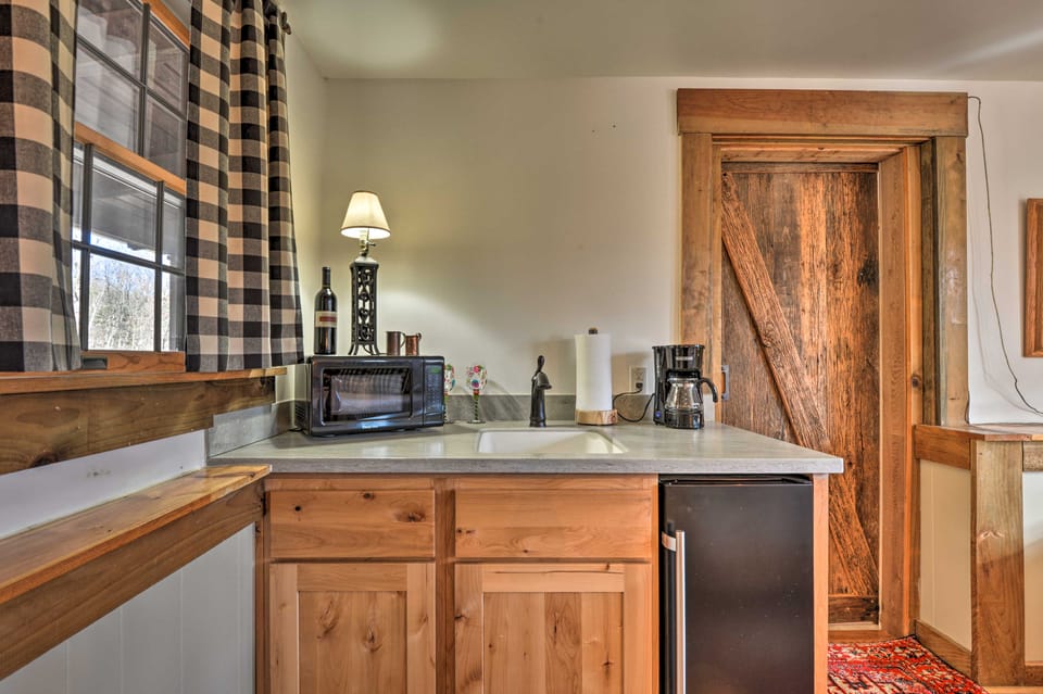 Berkeley Springs Haven w/ Sleepy Creek Access! Apartment in Shenandoah Valley