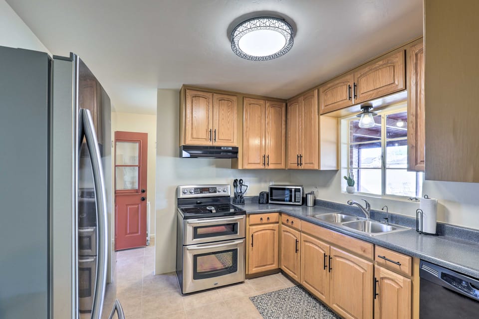 Southwest Sanctuary! Tucson Home w/ Patio & Yard House in Tucson