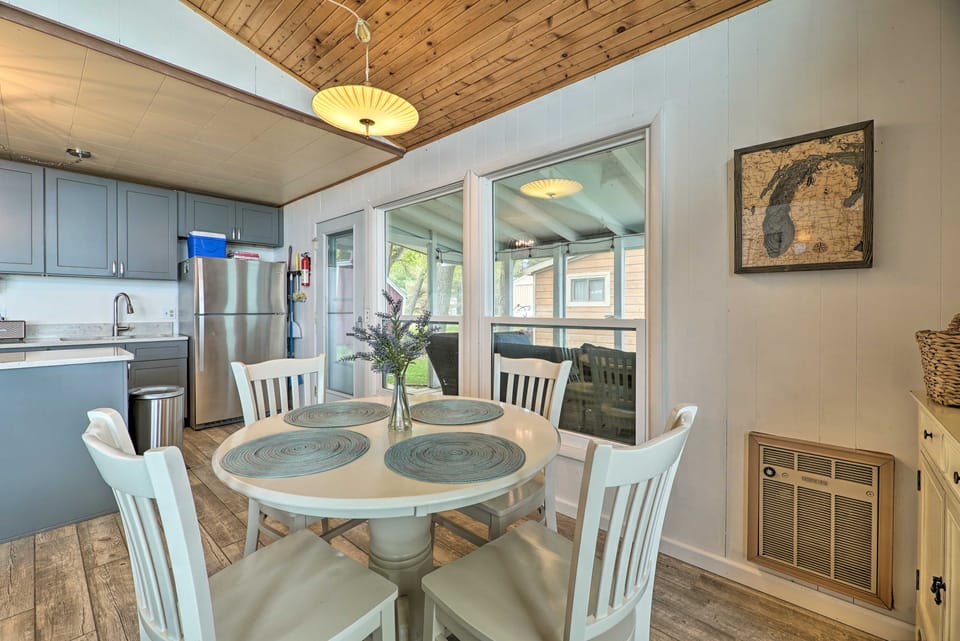 Lakefront Cottage Near Wineries + State Parks! Cottage in Wisconsin