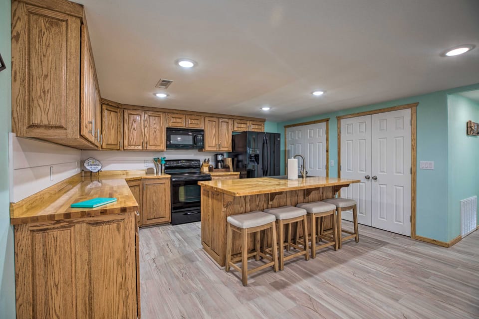 Outdoor Family Fun: Large Home by Beaver Lake! House in Beaver Lake