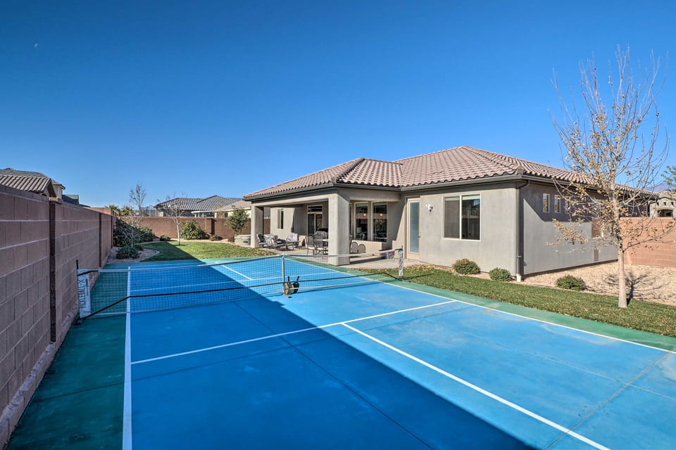 Adventure Bound Home w/ Pickleball, Hot Tub & More House in Hurricane