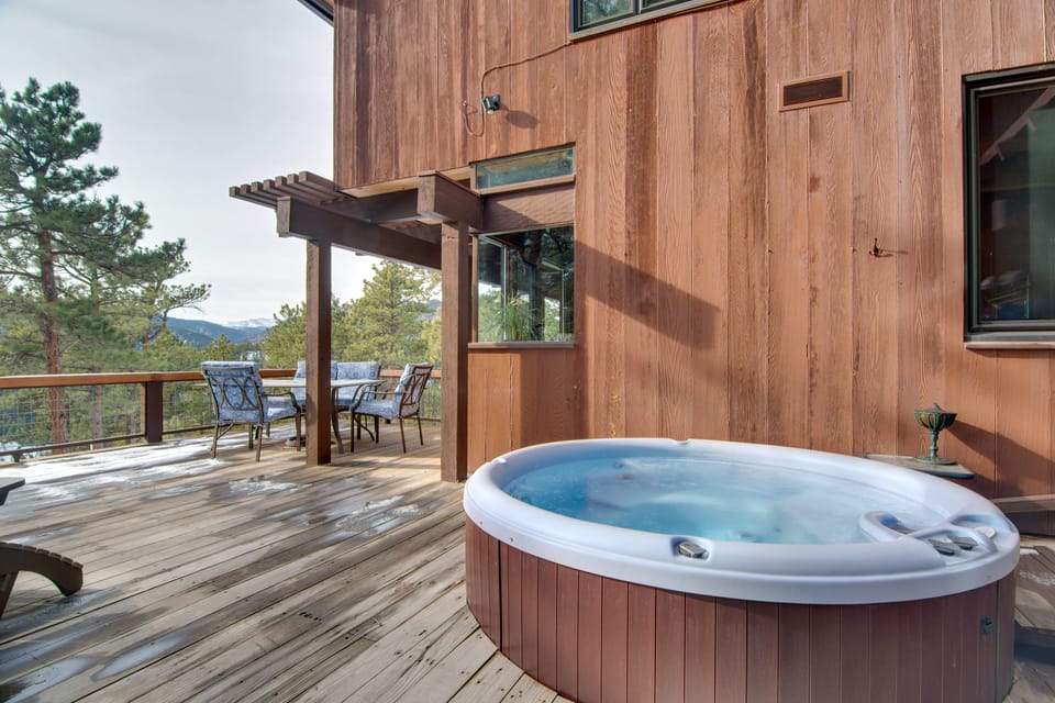 Chic Boulder Mountain Home w/ Hot Tub + Views House in Colorado