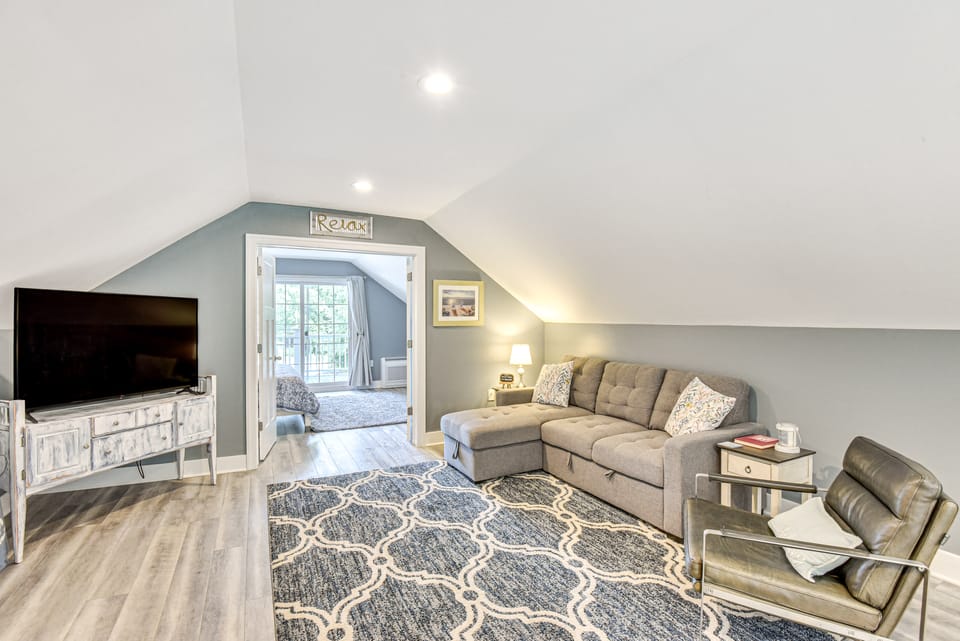 Benton Harbor Apt w/ Balcony + Fire Pit Apartment in Michigan