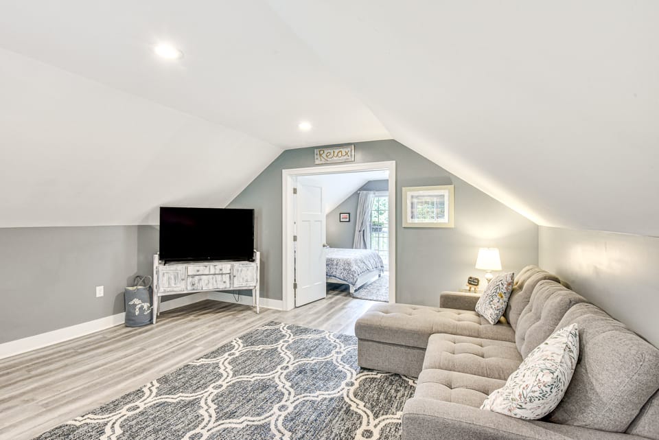 Benton Harbor Apt w/ Balcony + Fire Pit Apartment in Michigan