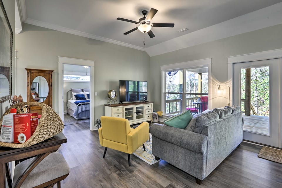 White Oak Creek Home w/ Views, Deck & Pool Access! House in Alabama
