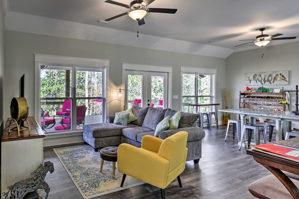 White Oak Creek Home w/ Views, Deck & Pool Access! House in Alabama