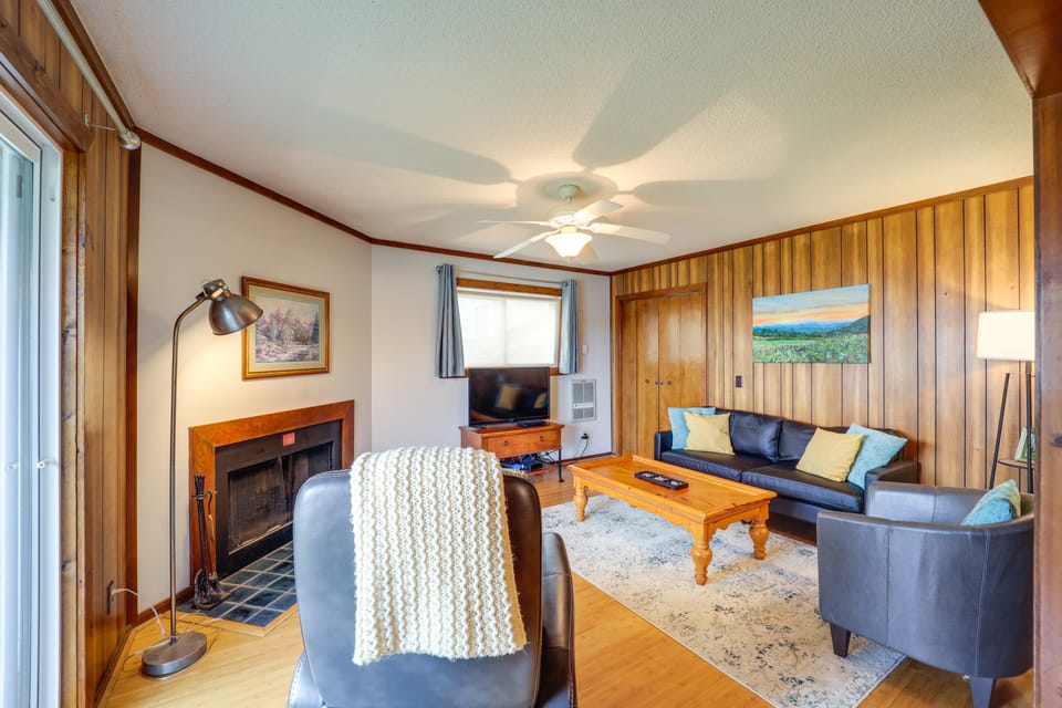 Beech Mtn Condo w/ Slope View & Resort-Style Perks Apartment in Beech Mountain