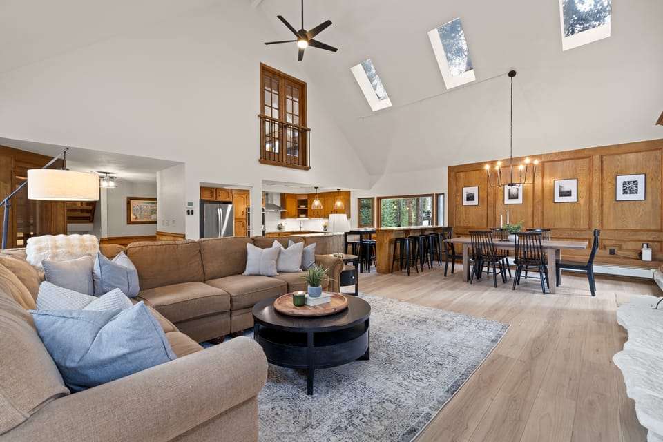 2 Mi to Breckenridge | Hot Tub | Large Groups House in Blue River