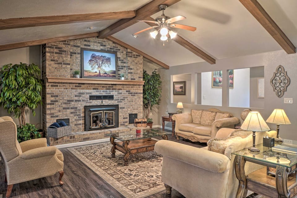 Waterfront Hollister Retreat w/ Dock & Game Room! House in Branson