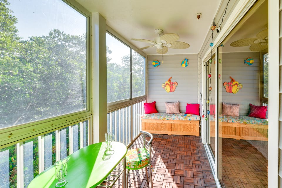 Walk to Beach: Home w/ Porch on Anna Maria Island! Apartment in Holmes Beach