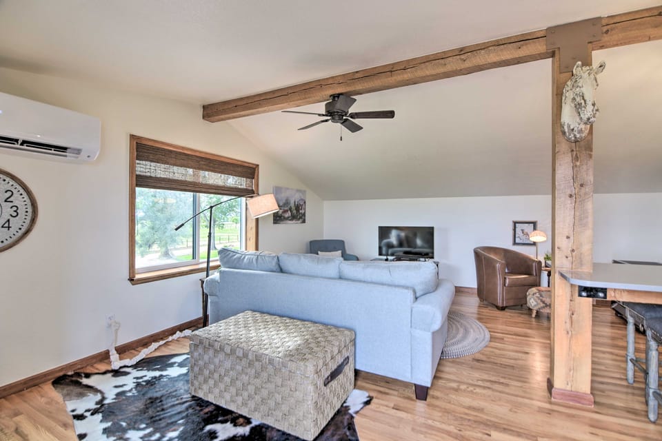 Lovely Barn Loft w/ Mountain Views on Horse Estate Apartment in Colorado