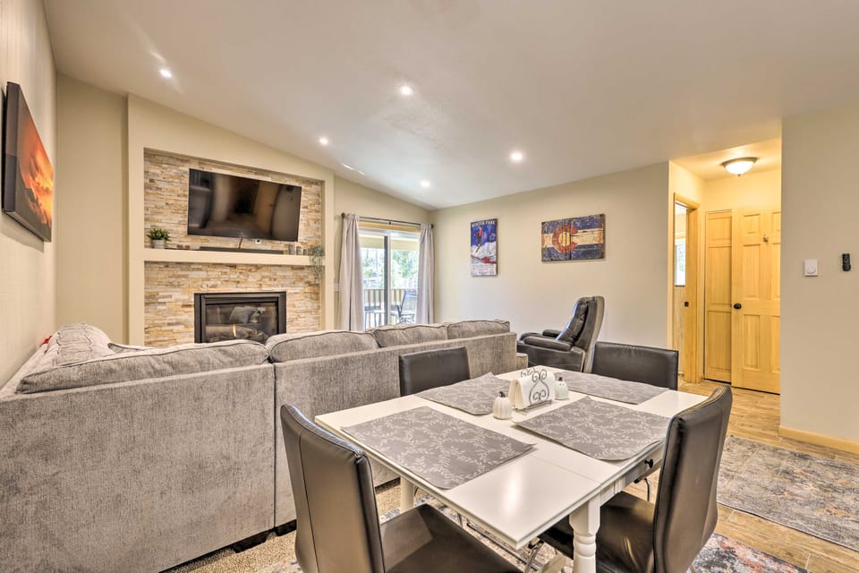 Cozy Winter Park Condo, Walk to Ski Shuttle! Apartment in Fraser