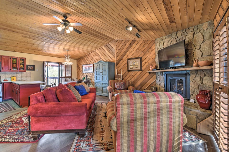 Lovely New Mexico Retreat w/ 4 Private Balconies! Apartment in Angel Fire