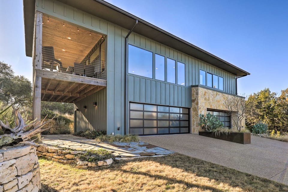 Lake Granbury Views + Game Room! Modern Escape House in Granbury