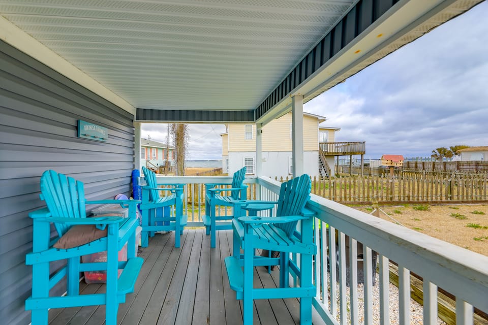 Walkable & Renovated! Salter Path Retreat w/ Deck House in Indian Beach