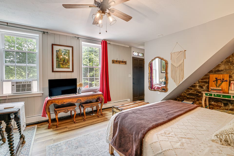 Charming Getaway < 1 Mi to Downtown Lambertville! Apartment in Lambertville
