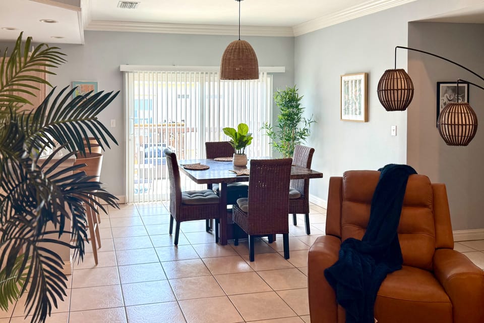 Coastal Condo w/ Pool in South Padre Island! Apartment in South Padre Island