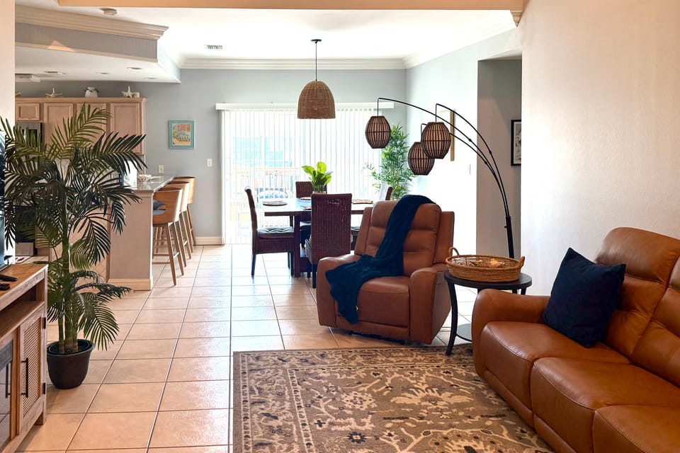 Coastal Condo w/ Pool in South Padre Island! Apartment in South Padre Island