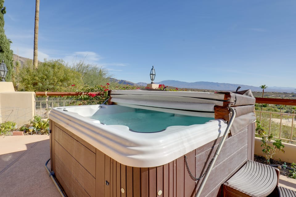 Stunning Views + Pool! Hilltop Home in Tucson Apartment in Catalina Foothills