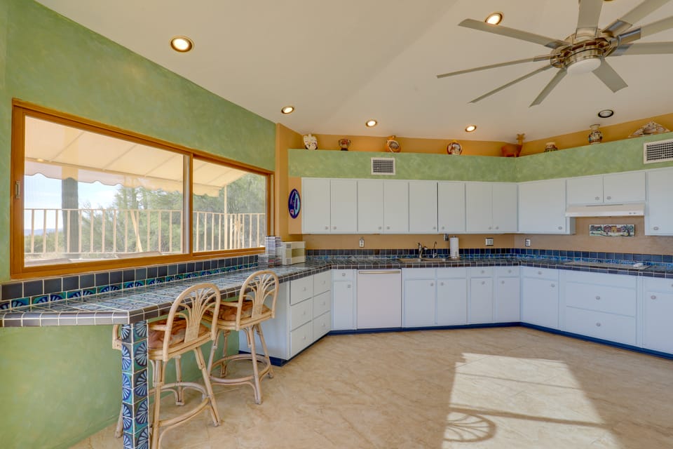Stunning Views + Pool! Hilltop Home in Tucson Apartment in Catalina Foothills