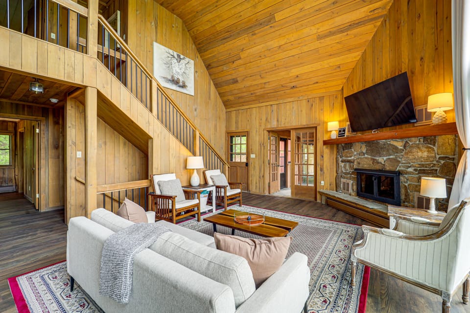Newly Renovated MountainTop Escape in Burnsville House in Tennessee