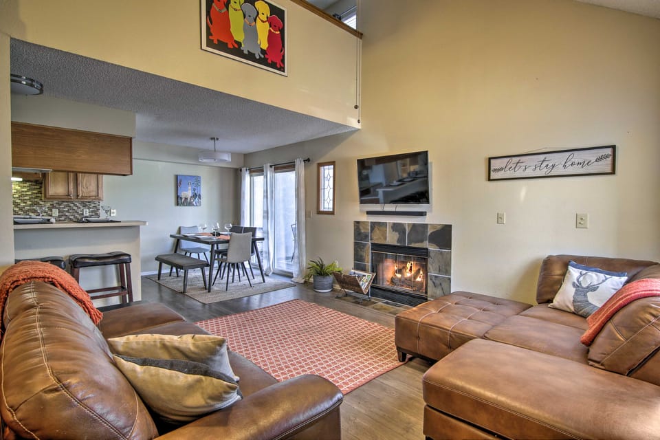 Manitou Springs Escape w/ A/C & Private Deck! Apartment in Manitou Springs