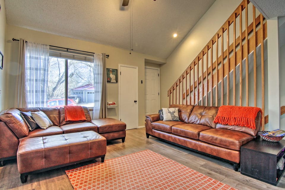 Manitou Springs Escape w/ A/C & Private Deck! Apartment in Manitou Springs