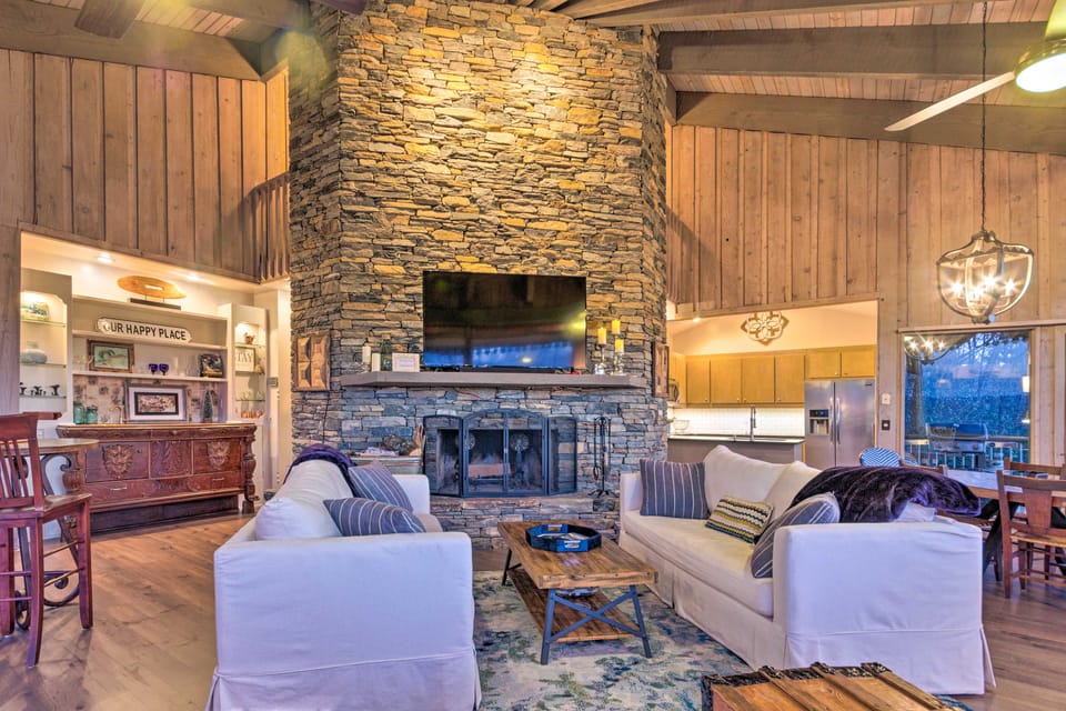 Brevard Home w/ Panoramic Lake & Mountain Views! House in Tennessee