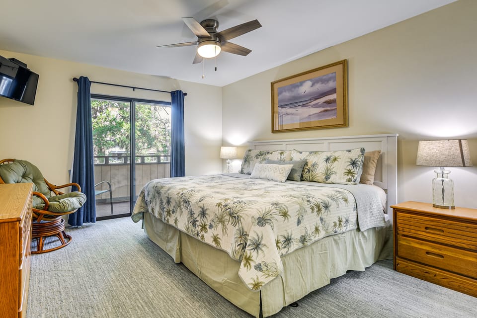 Coastal Escape: Walk to Beach & Resort Pool Apartment in South Carolina
