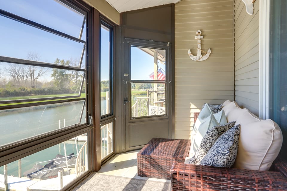 Charming Condo on Lake Erie w/ Community Pool Apartment in Lake Erie