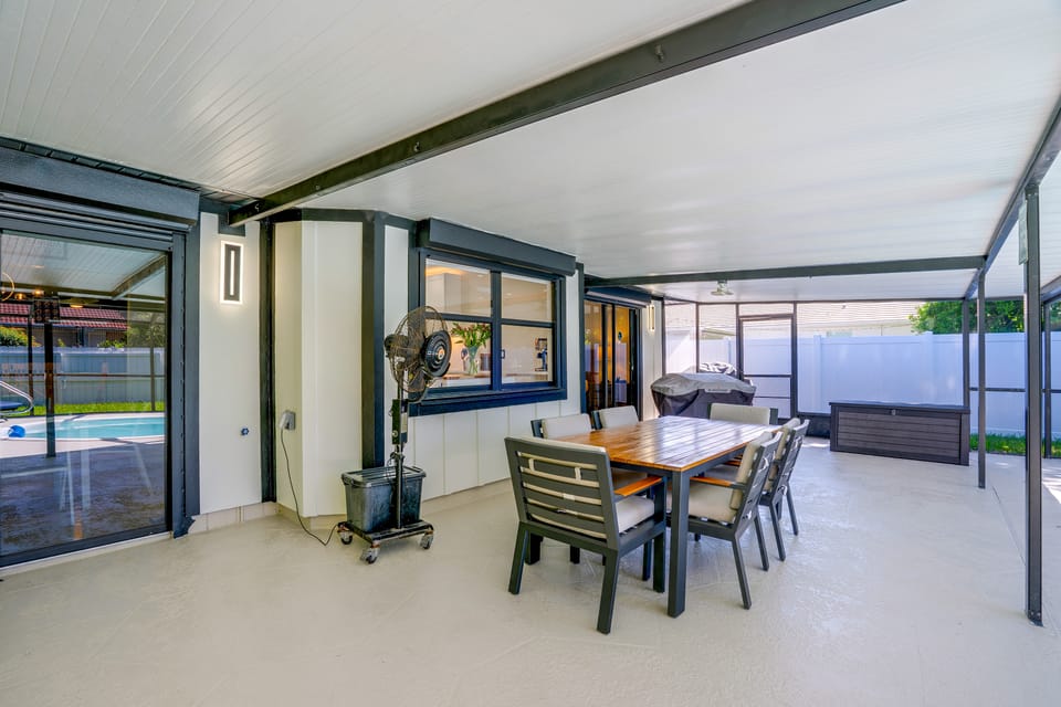 Renovated Naples Oasis w/ Pool: 2 Mi to Beach House in Naples Park
