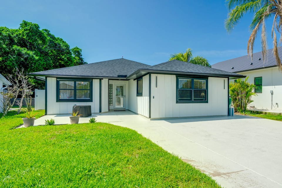 Renovated Naples Oasis w/ Pool: 2 Mi to Beach House in Naples Park
