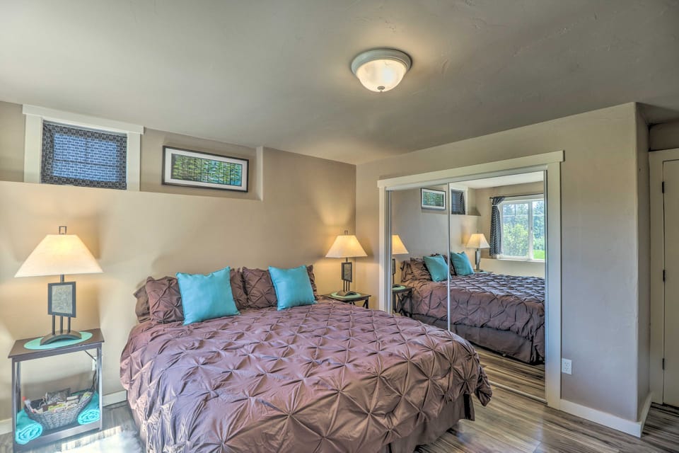 Cozy Bigfork Escape: Walk to Bigfork Harbor! Apartment in Bigfork