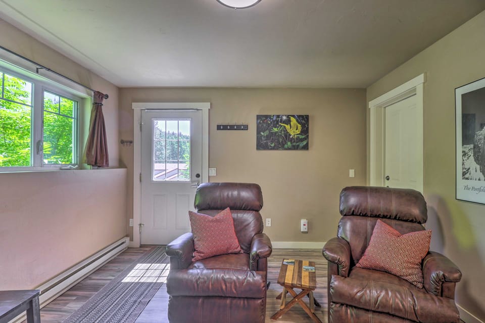 Cozy Bigfork Escape: Walk to Bigfork Harbor! Apartment in Bigfork