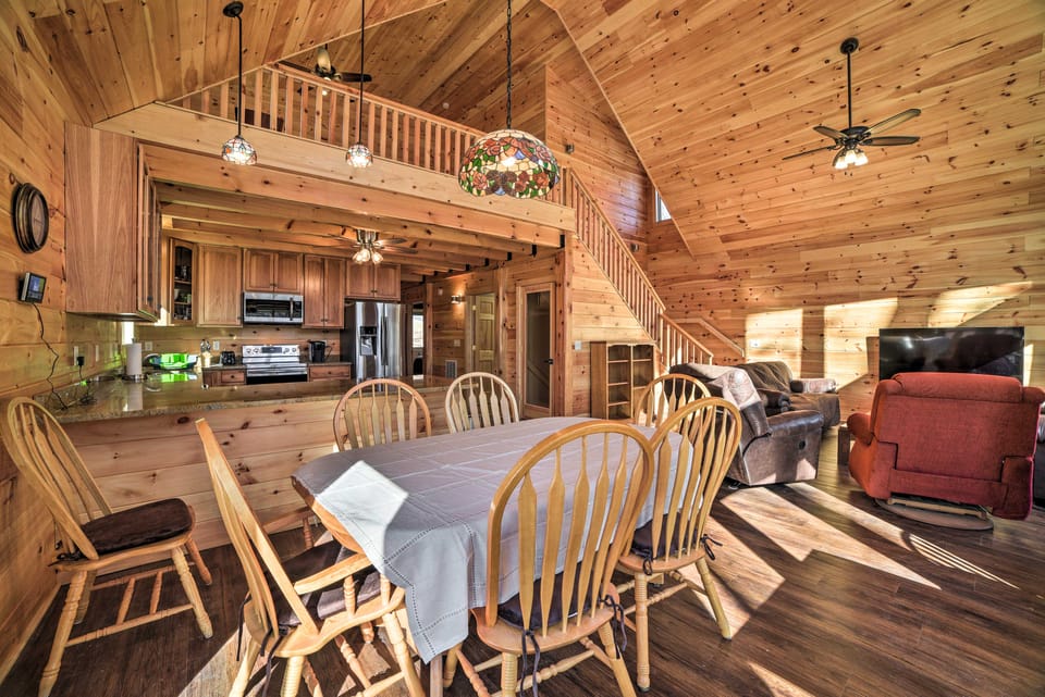 Cabin w/ Mtn View, 4 Mi to Massanutten Resort House in Massanutten